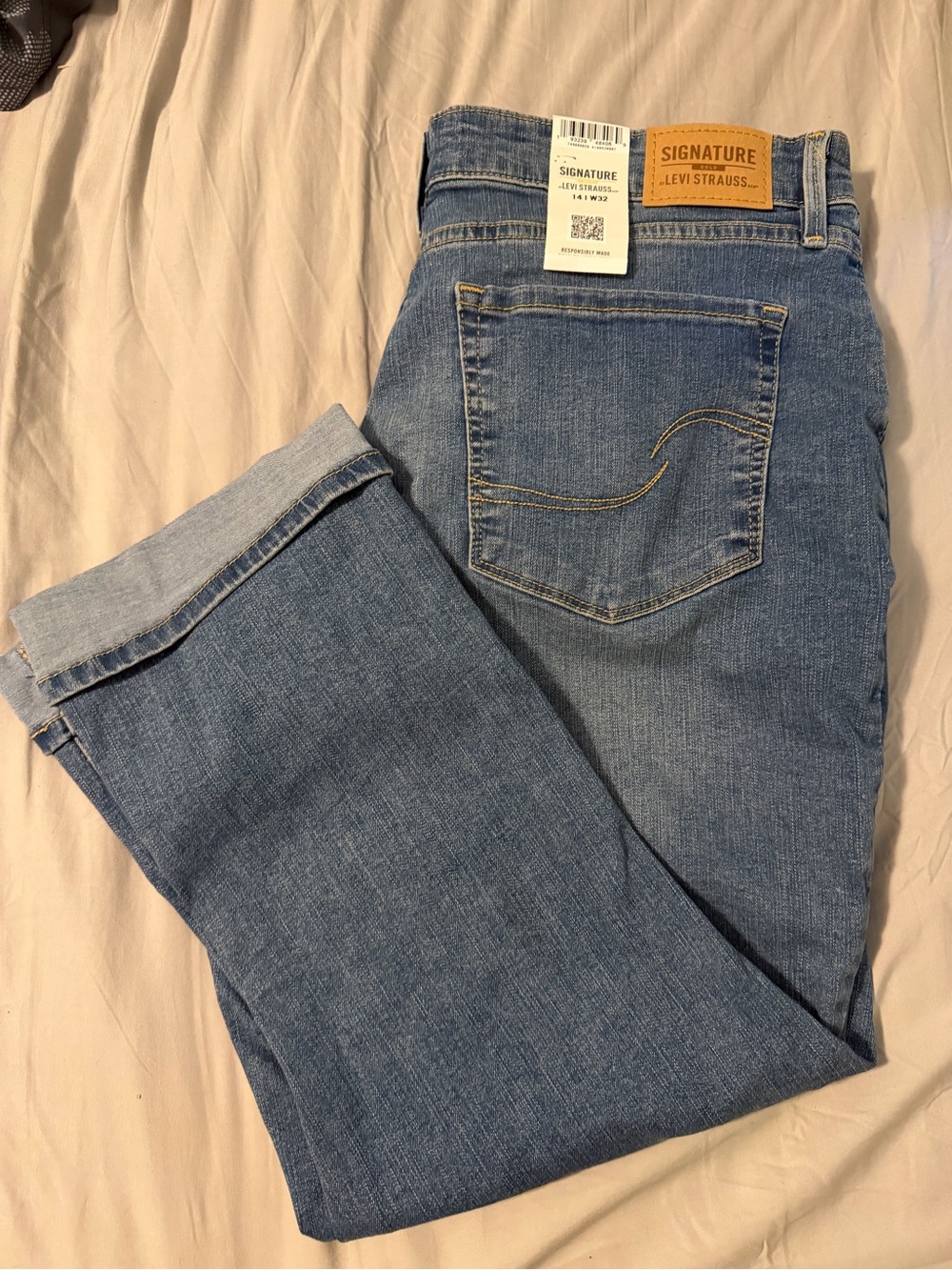 Signature By Levi Strauss Women's Modern Capri Jeans Pants Size 14 W32